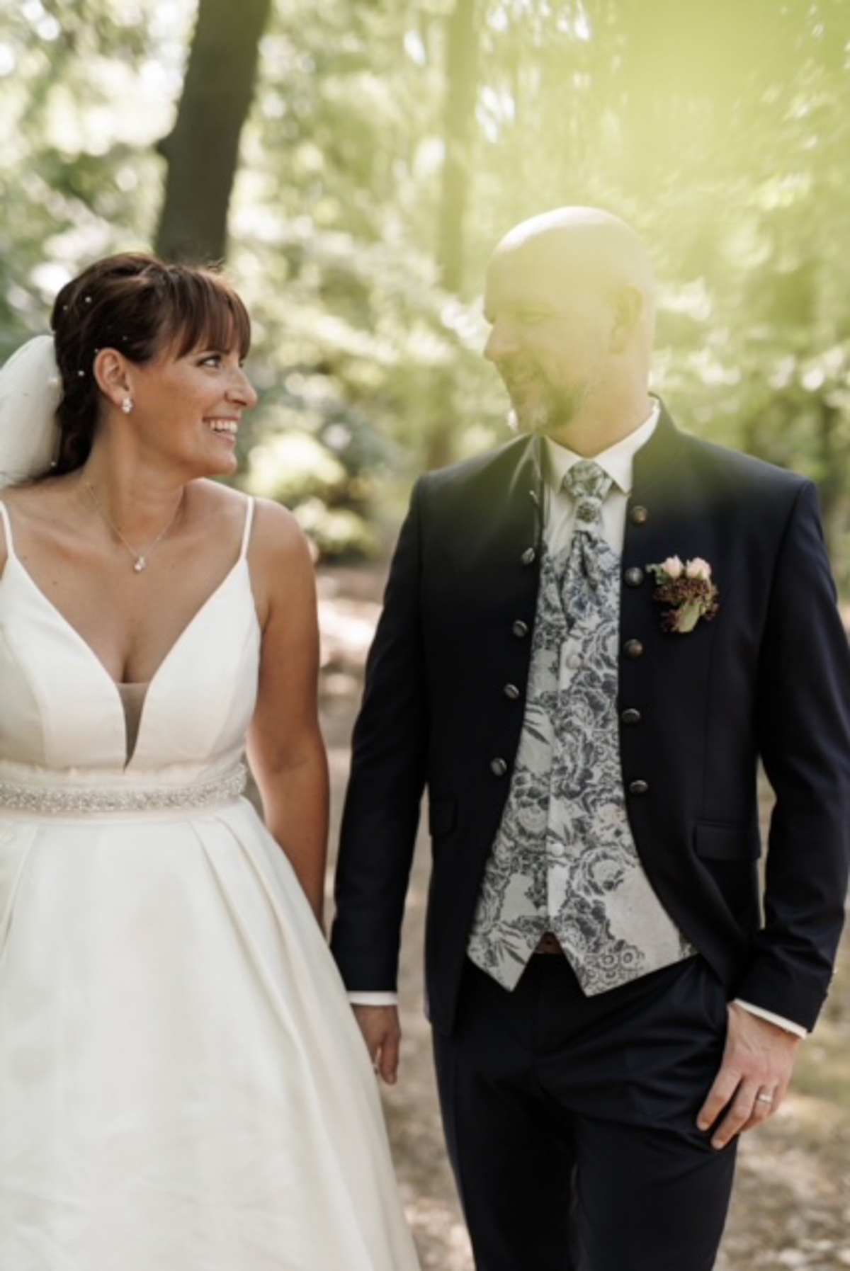Hochzeitspaar im Licht